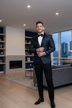 Amsterdam Tuxedo Jacket Peak, black single-button peak-lapel tuxedo with premium lining and interior pockets.